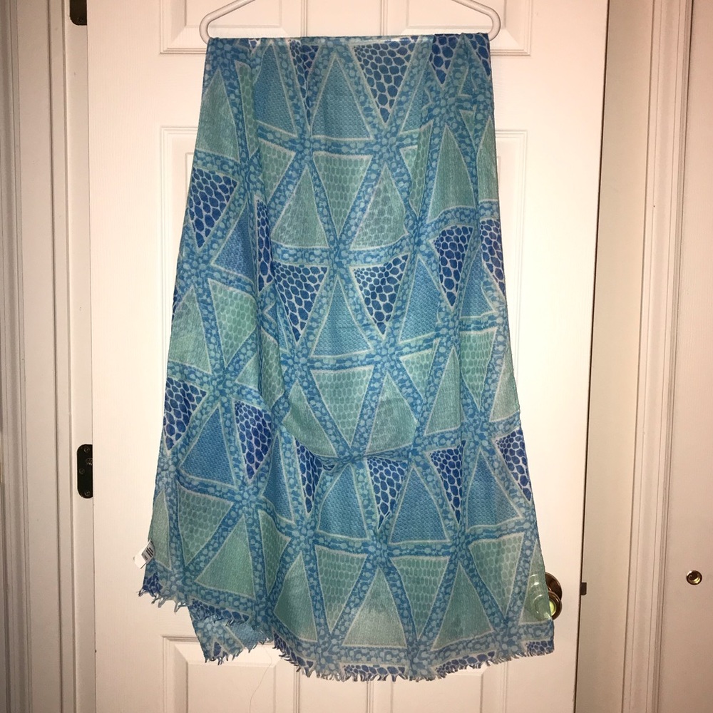 Old Navy blue/green patterned wrap/scarf/sarong